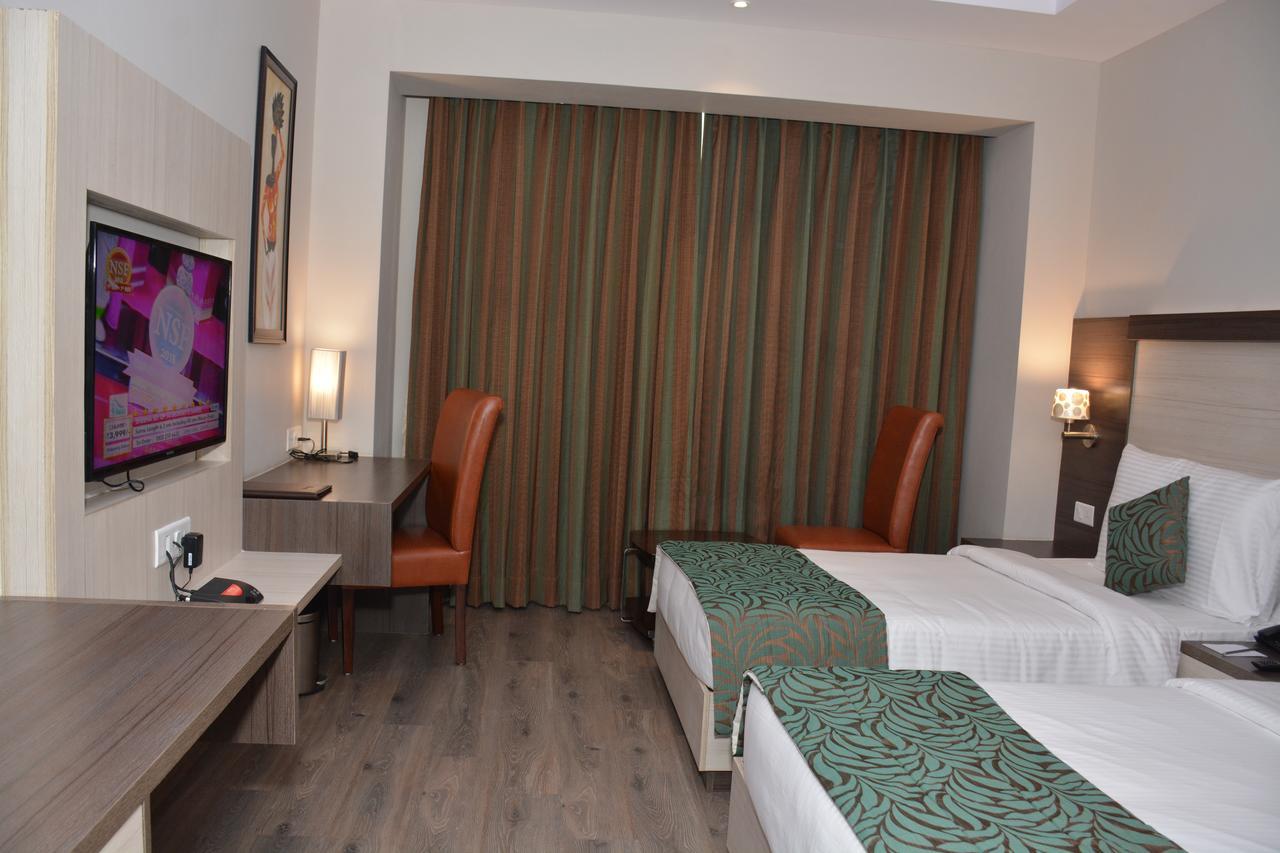Hide Away Suites Noida Exterior foto