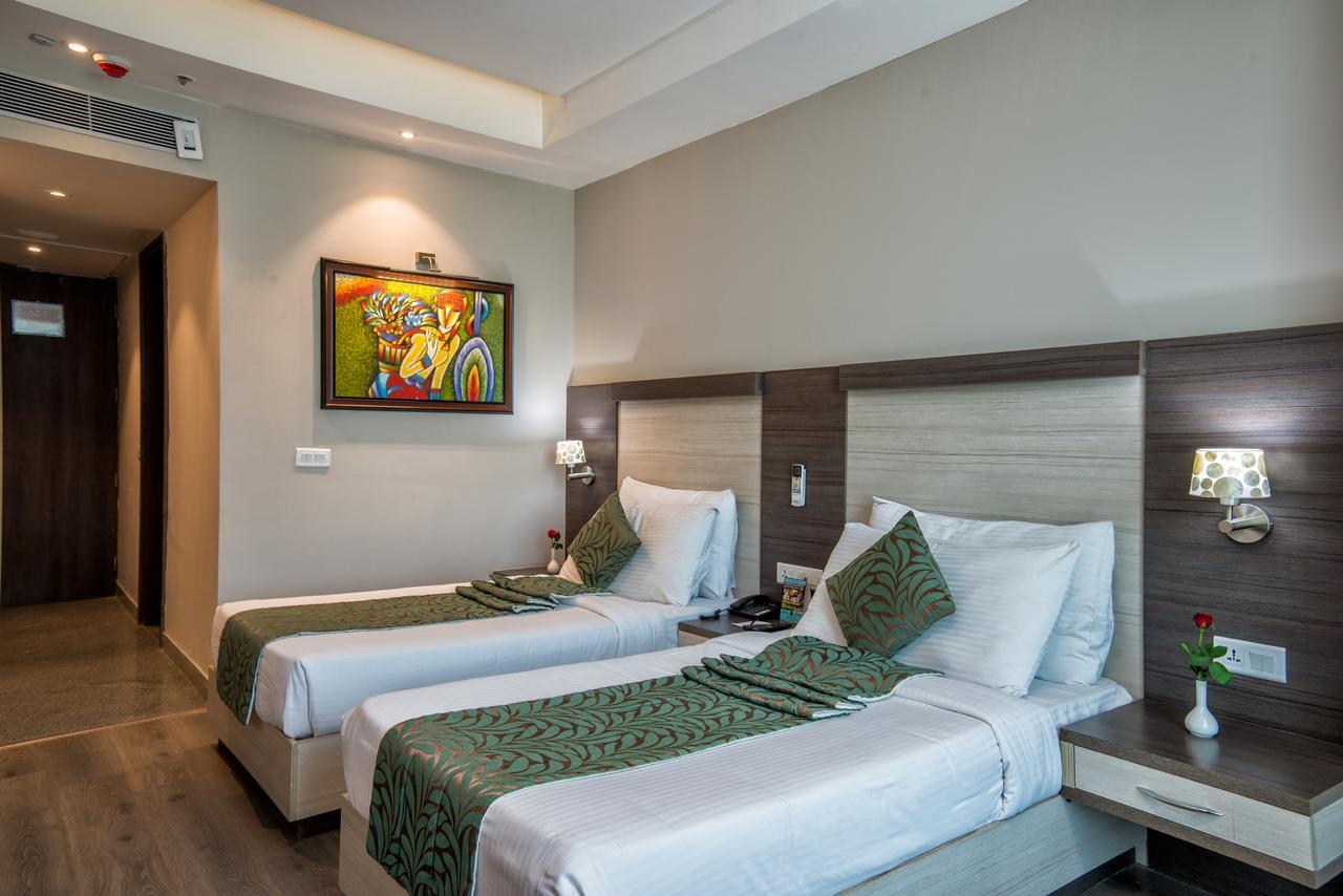 Hide Away Suites Noida Exterior foto